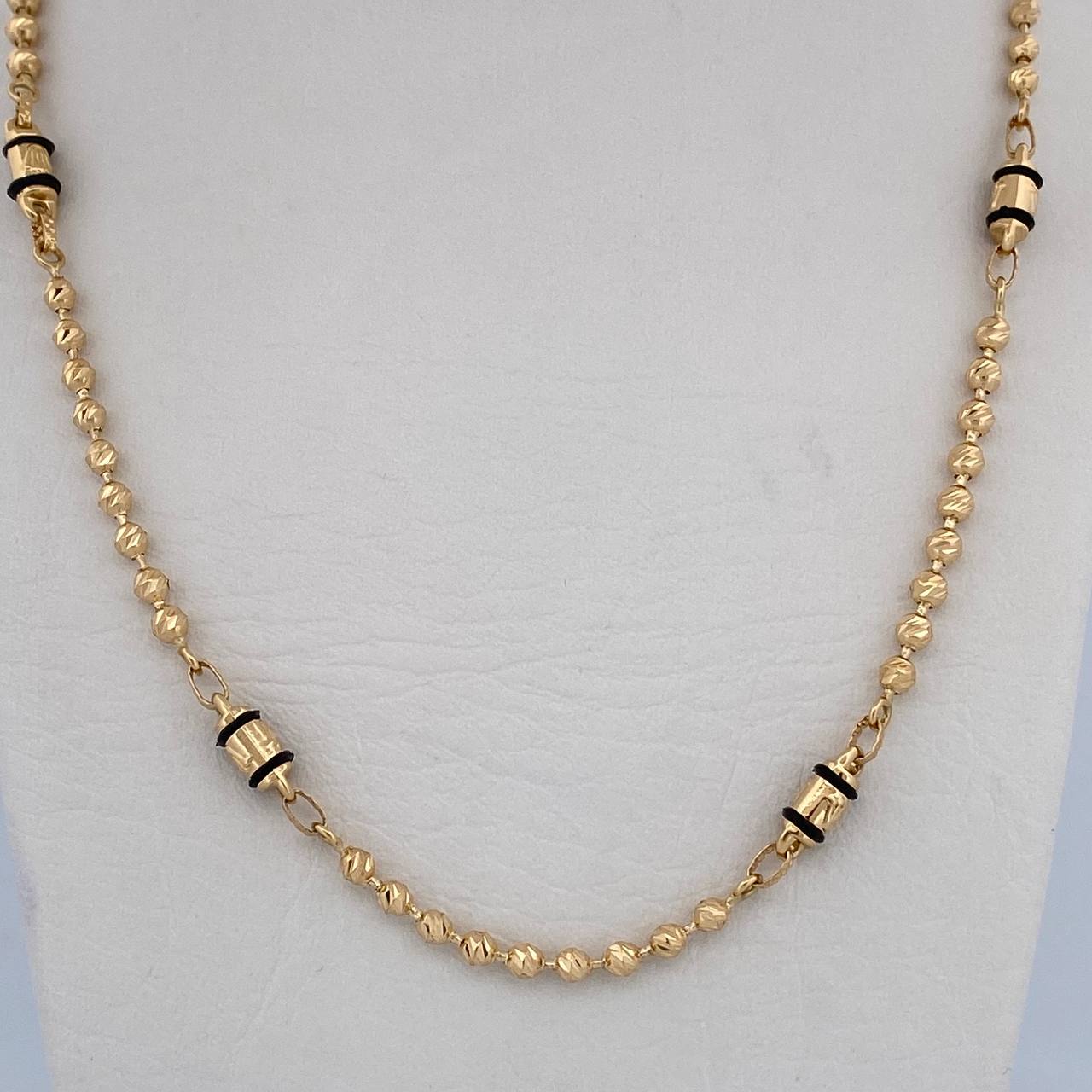 Cadena Rustica Corona RX Barril Militar 17.6gr / 62.5cm / 2.7mm Bolas Diamantadas Cauchos Negros Oro Amarillo 18K $