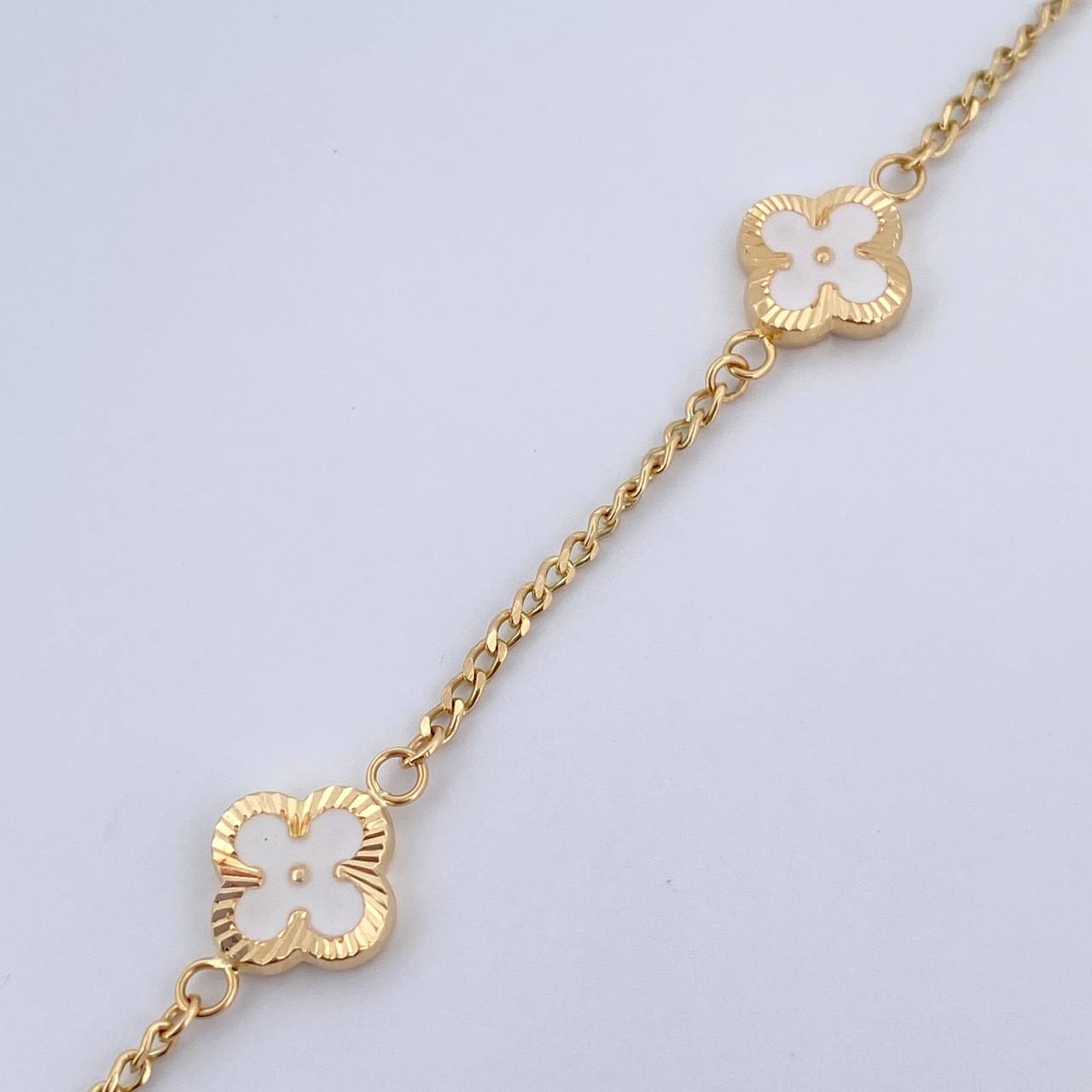 Pulso Trebol Cubano 3.9gr / 19cm / 1.6mm Diamantado Electroestatico Blanco Oro Amarillo 18K $