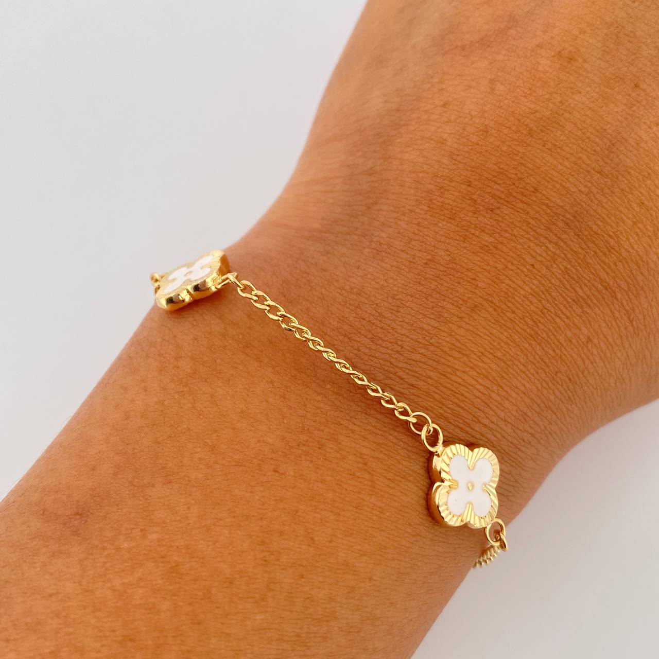 Pulso Trebol Cubano 3.9gr / 19cm / 1.6mm Diamantado Electroestatico Blanco Oro Amarillo 18K $