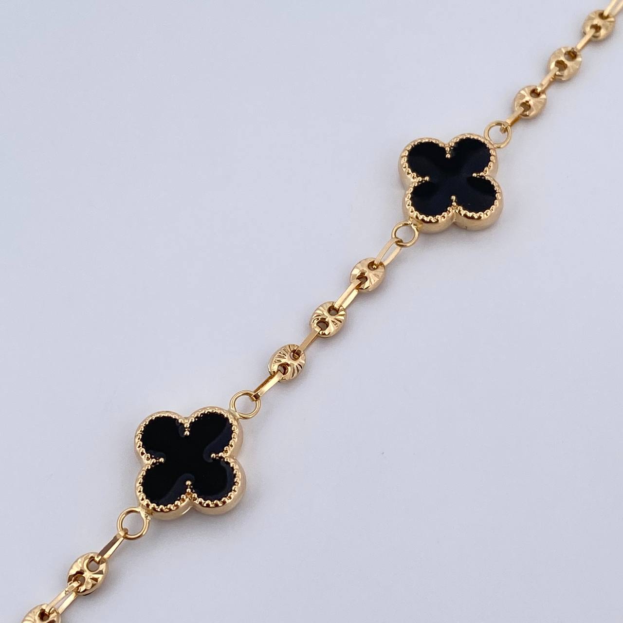 Pulso GC Trebol  5.5gr / 19cm / 3mm Diamantado Electroestatico Negro Oro Amarillo 18K $