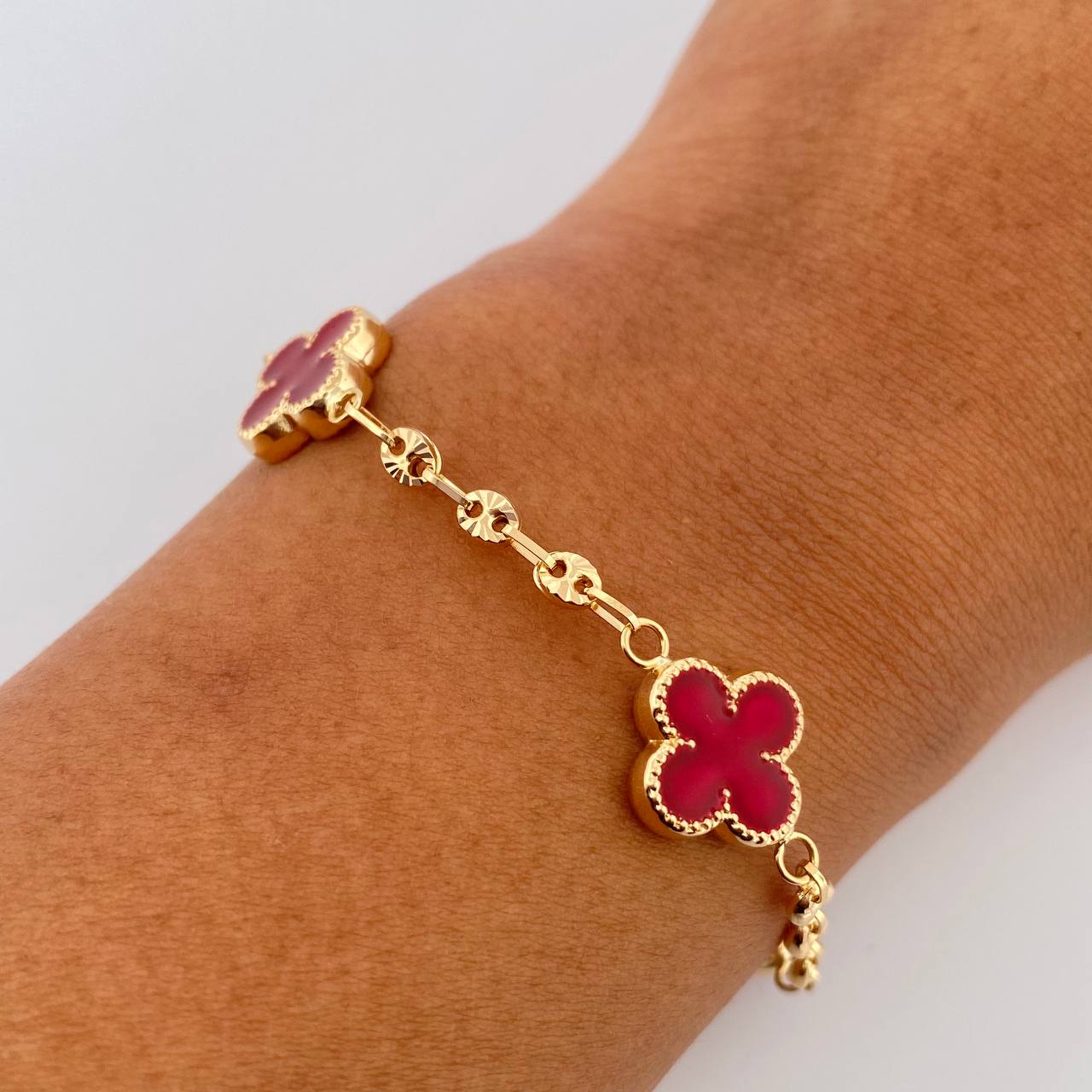 Pulso GC Trebol 5.4gr / 19cm / 3mm Diamantado Electroestatico Rojo Oro Amarillo 18K $