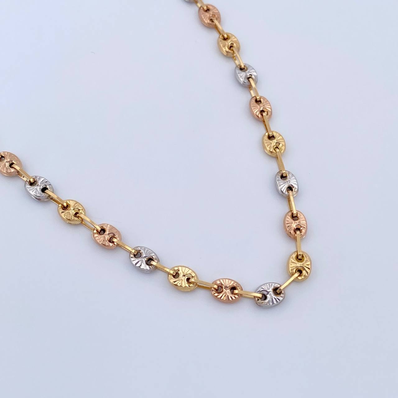 Cadena GC 13.75gr / 61.9cm / 4.8mm Diamantada Tres Oros 18K &