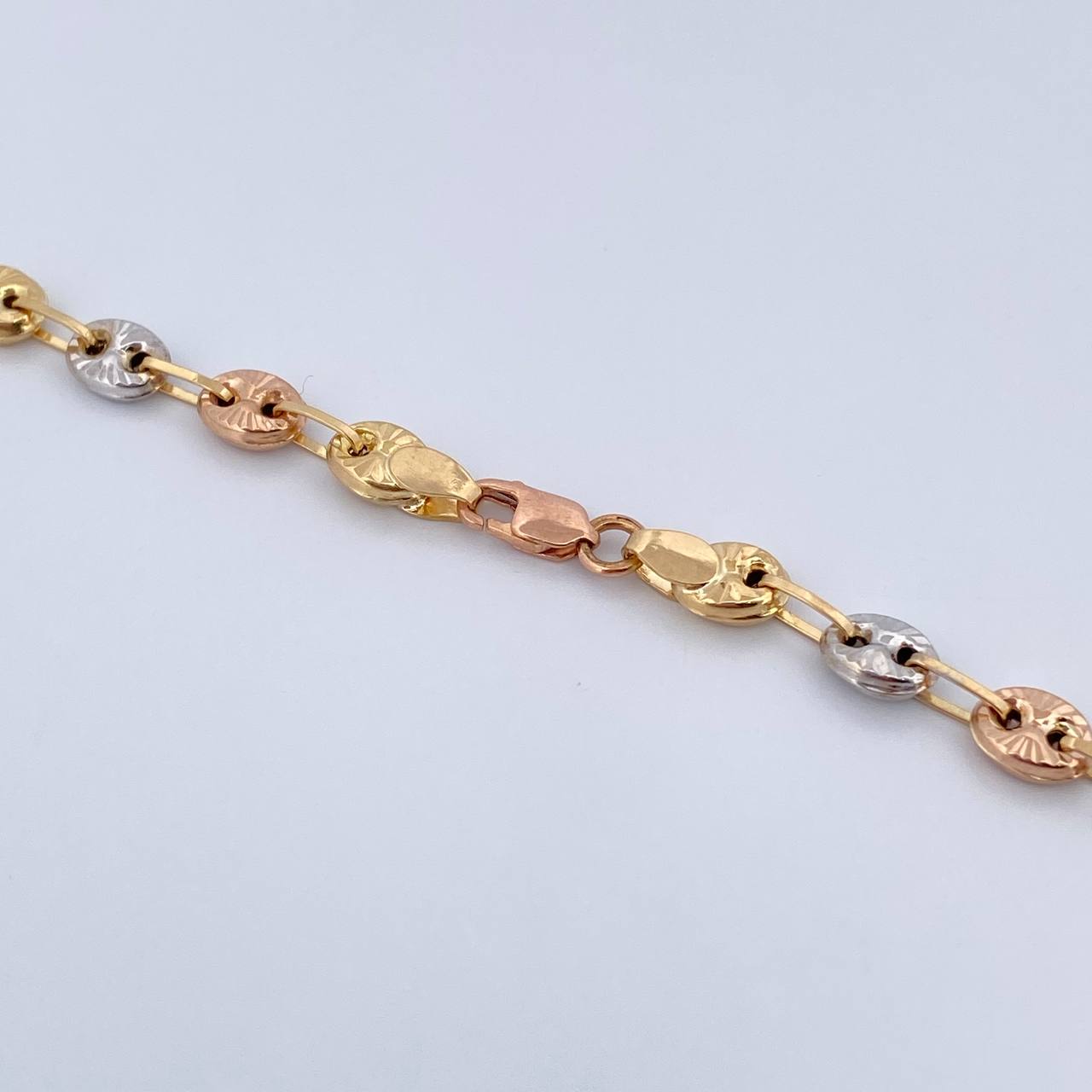 Cadena GC 13.75gr / 61.9cm / 4.8mm Diamantada Tres Oros 18K &