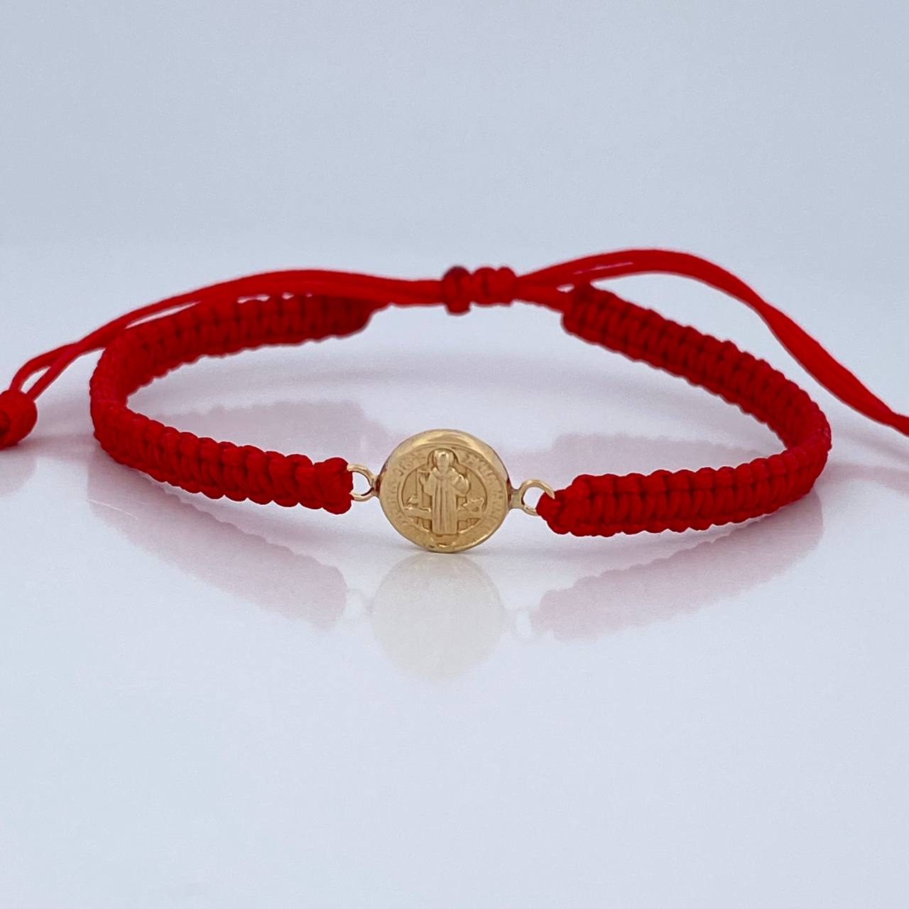 Pulsera Tejida Roja San Benito 0.5gr / Oro Amarillo 18K &