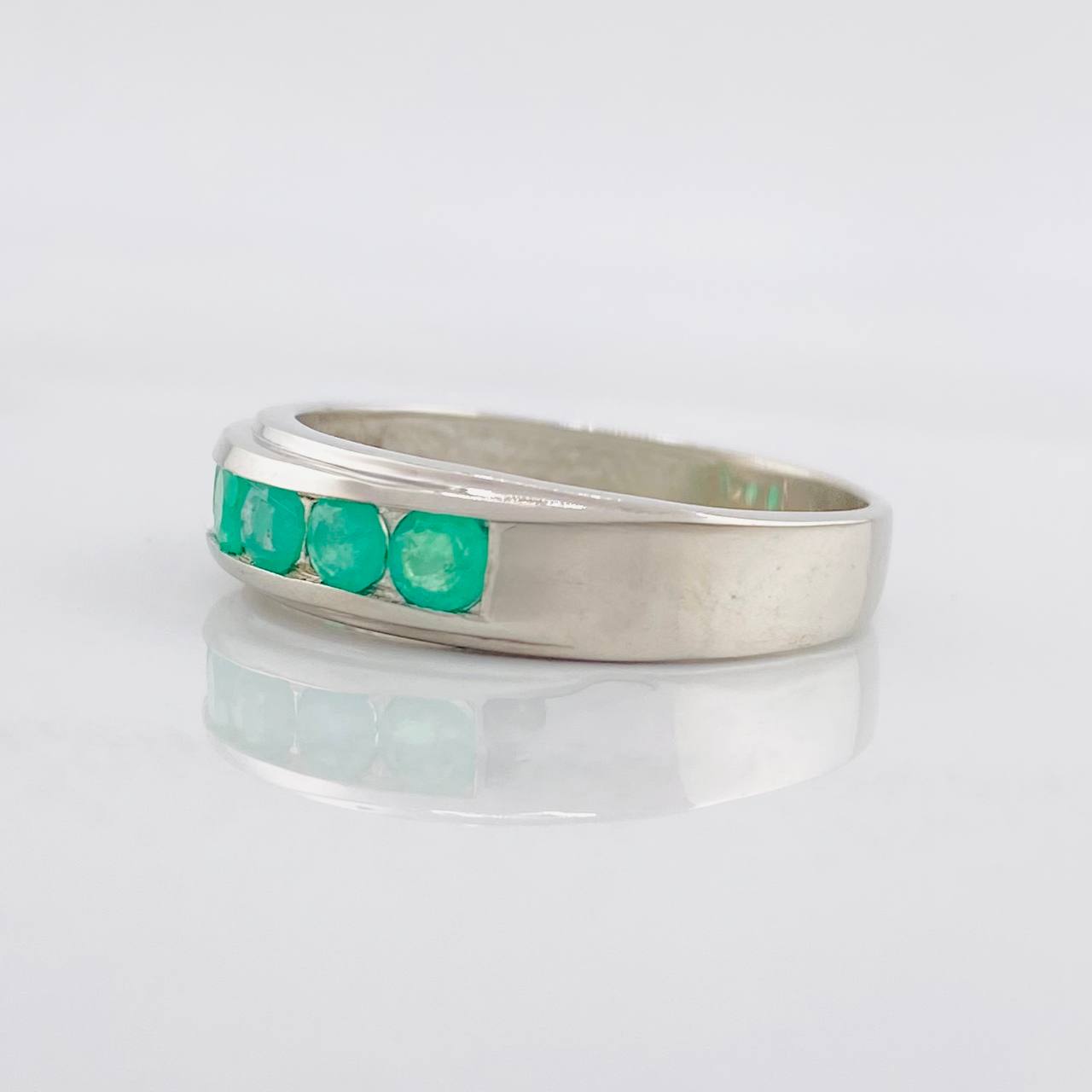 Anillo Carril Rectangular Esmeraldas 1.05pts 3.4g / T9 Plata 950
