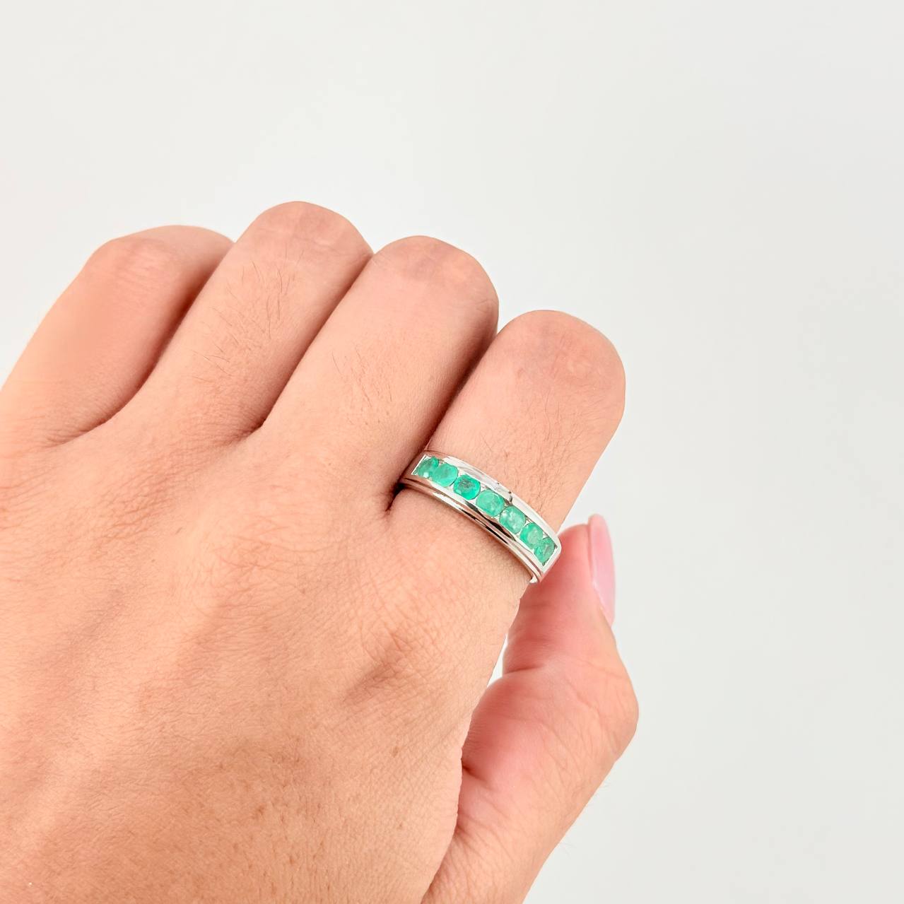 Anillo Carril Rectangular Esmeraldas 1.05pts 3.4g / T9 Plata 950