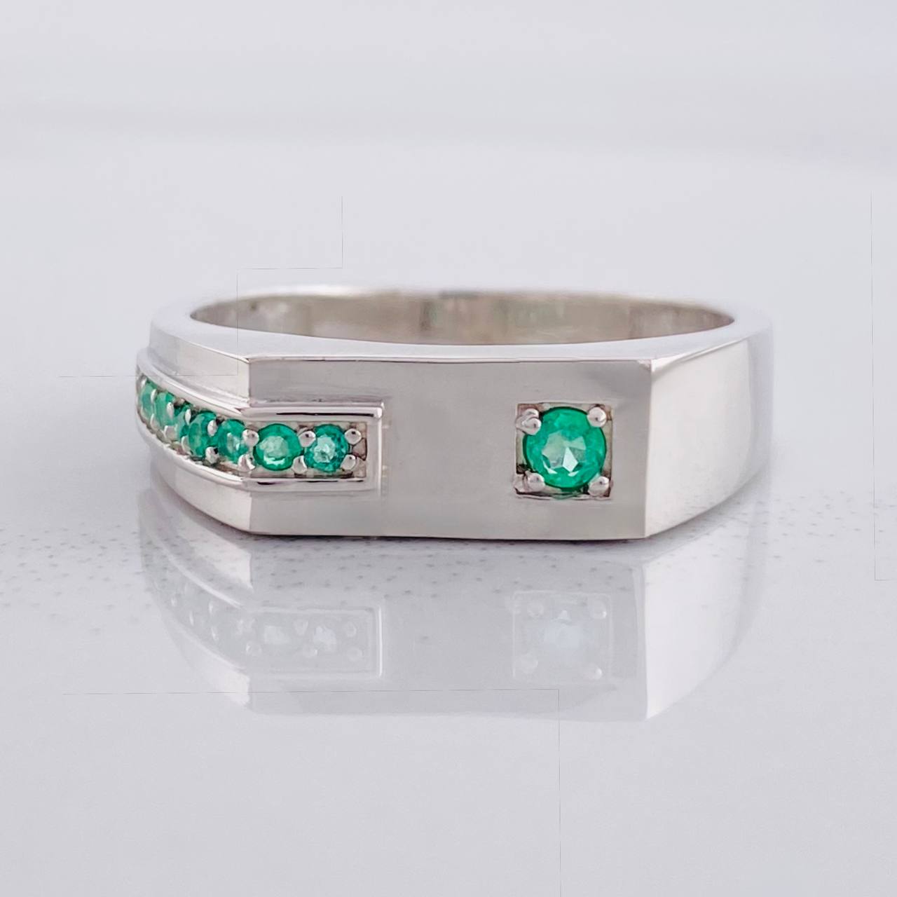 Anillo Carril Rectangular Esmeraldas 21pts 4.25g / T11 1/2 Plata 925