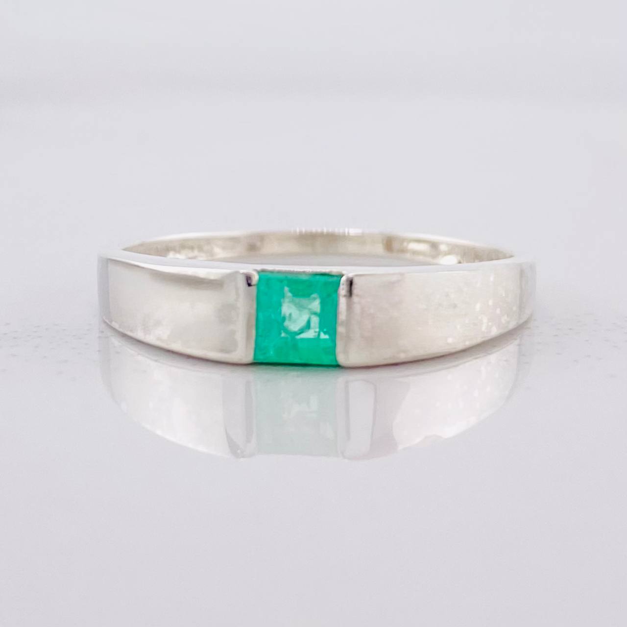 Anillo Cuadrado Esmeralda 25pts 1.5g / T8 Plata 925