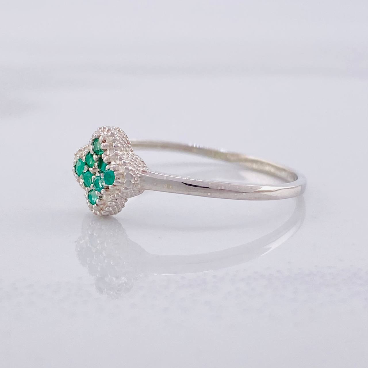 Anillo Flor Trebol Esmeraldas 13pts 1.2g / T9 1/2 Plata 925