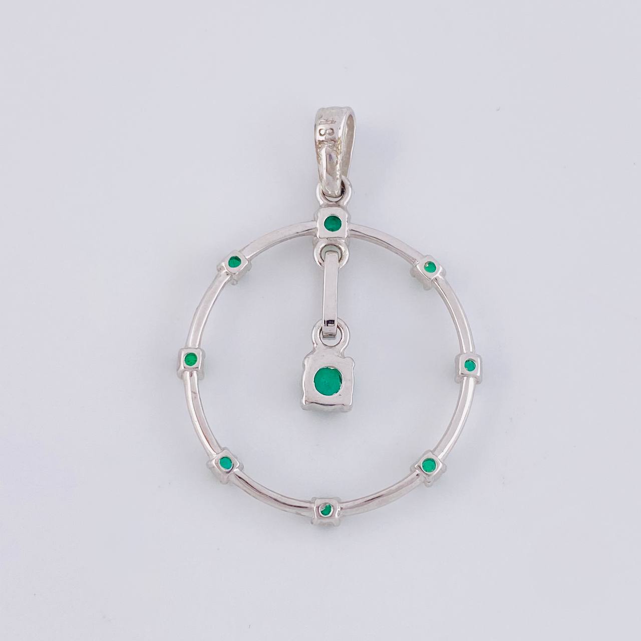 Dije Aro Colgante 2.95gr / 3.5cm / Esmeraldas 55pts Oro Blanco 18K (Joya)
