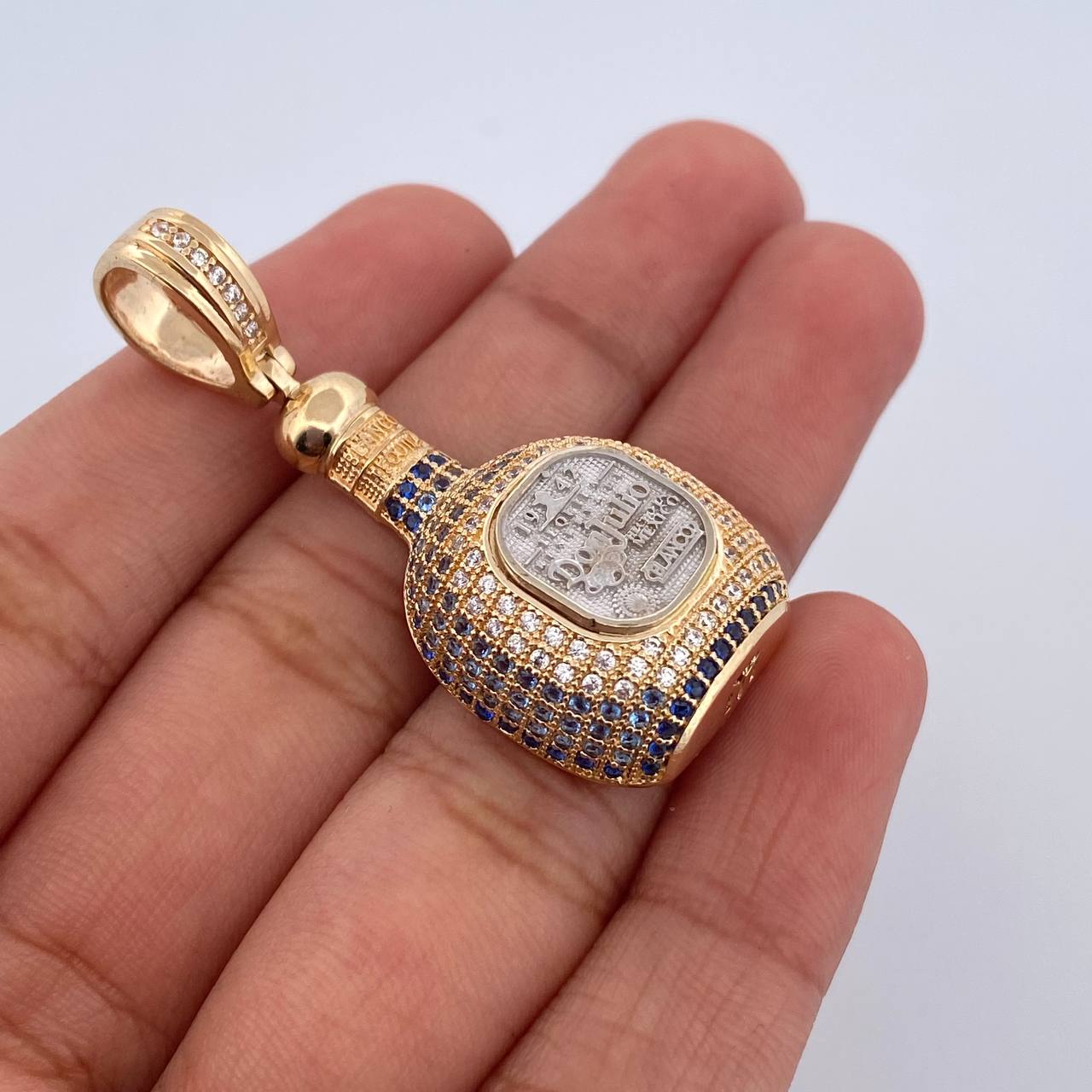 Dije Botella Don Julio 7.15gr / 4.3cm / Circones Azules Blancos Dos Oros Amarillo Blanco 18K &