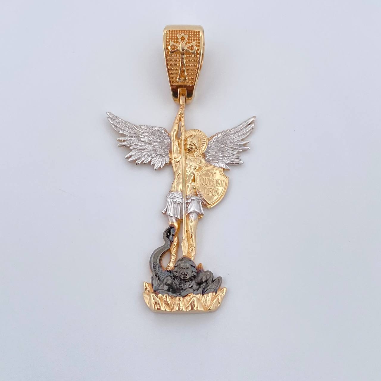 Dije San Miguel Arcangel 9.85gr / 5.3cm / Tres Oros 18K $
