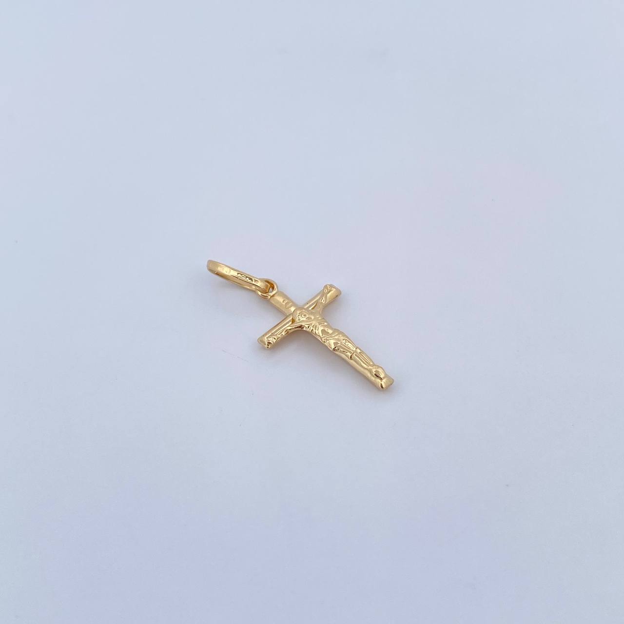 Dije Cruz Cristo 0.8gr / 2.7cm / Liso Oro Amarillo 18K $