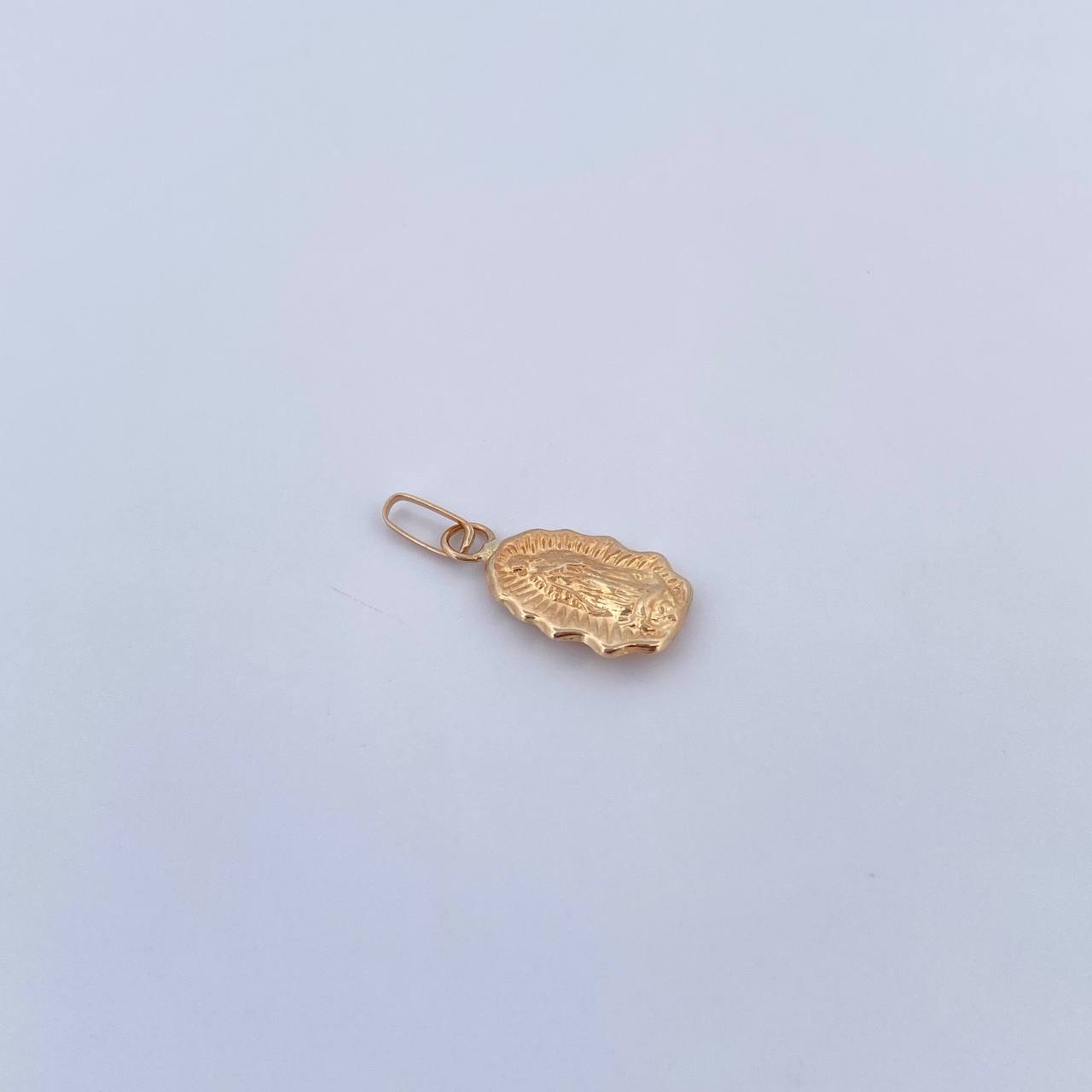 Dije Virgen Guadalupe 0.55gr / 2cm / Liso Oro Amarillo 18K $