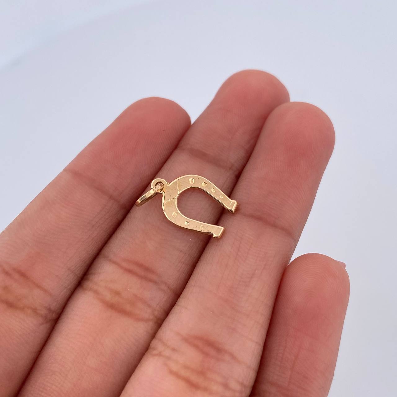 Dije Herradura 0.6gr / 1.7cm / Liso Oro Amarillo 18K $