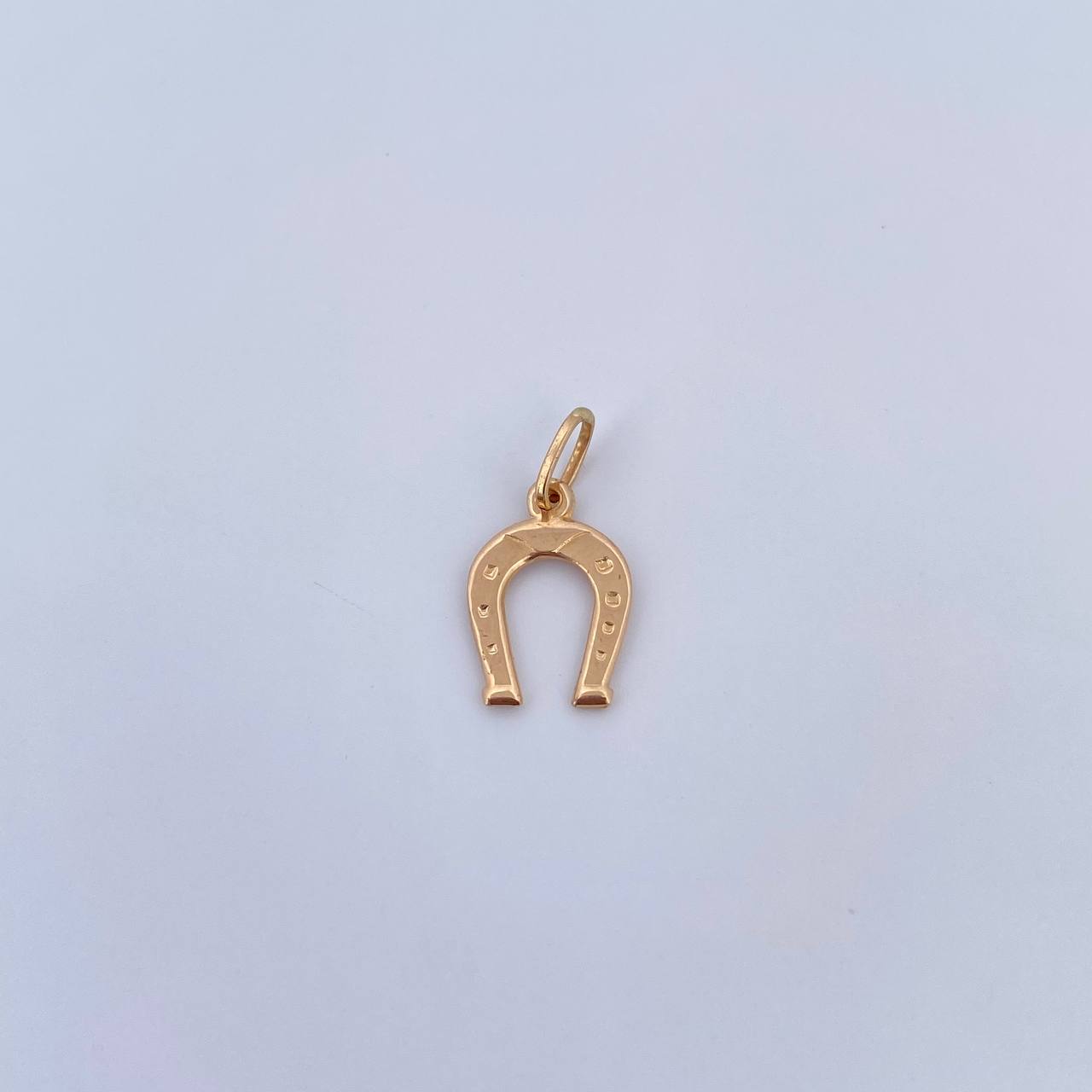 Dije Herradura 0.6gr / 1.7cm / Liso Oro Amarillo 18K $