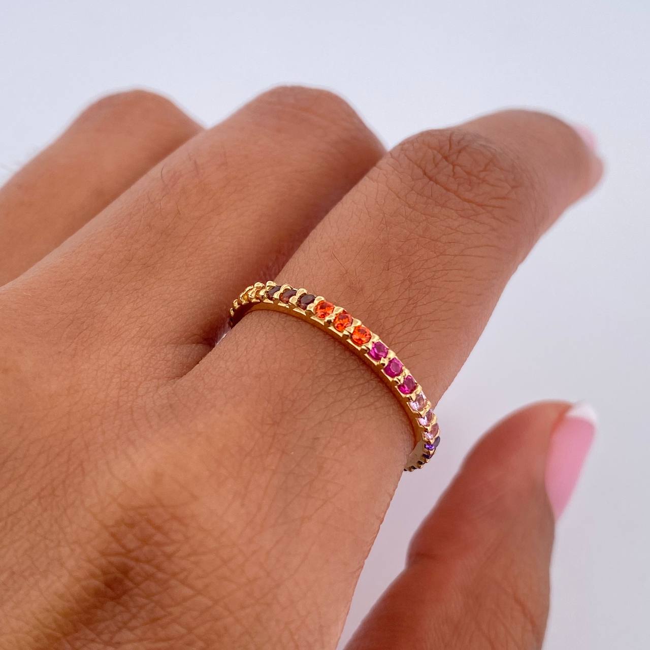 Anillo Argolla 1.8gr / T7 1/2 / Circones Colores Oro Amarillo 18K $