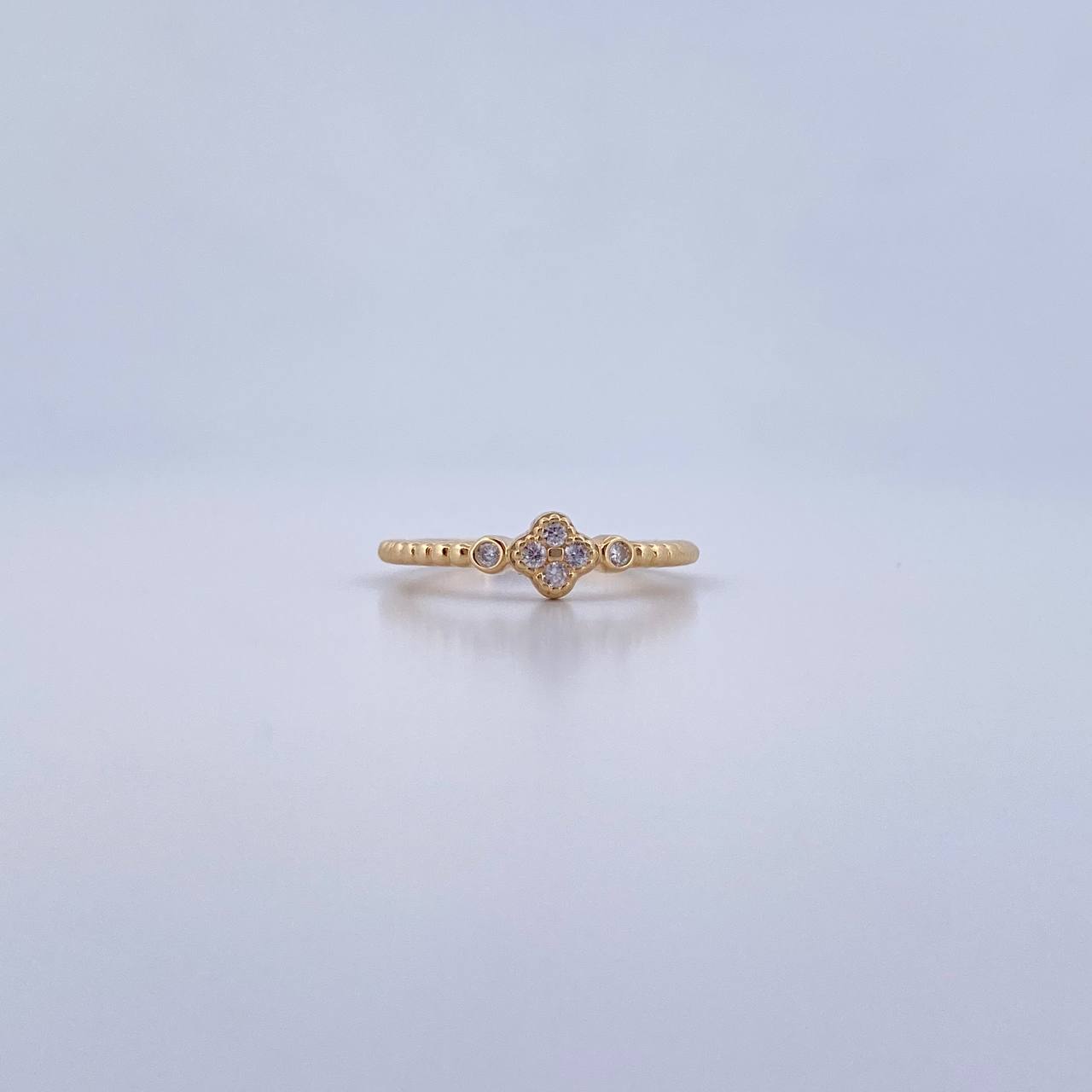Anillo Trebol Esferas 1.75gr / T5 1/4 / Circones Blancos Oro Amarillo 18K $