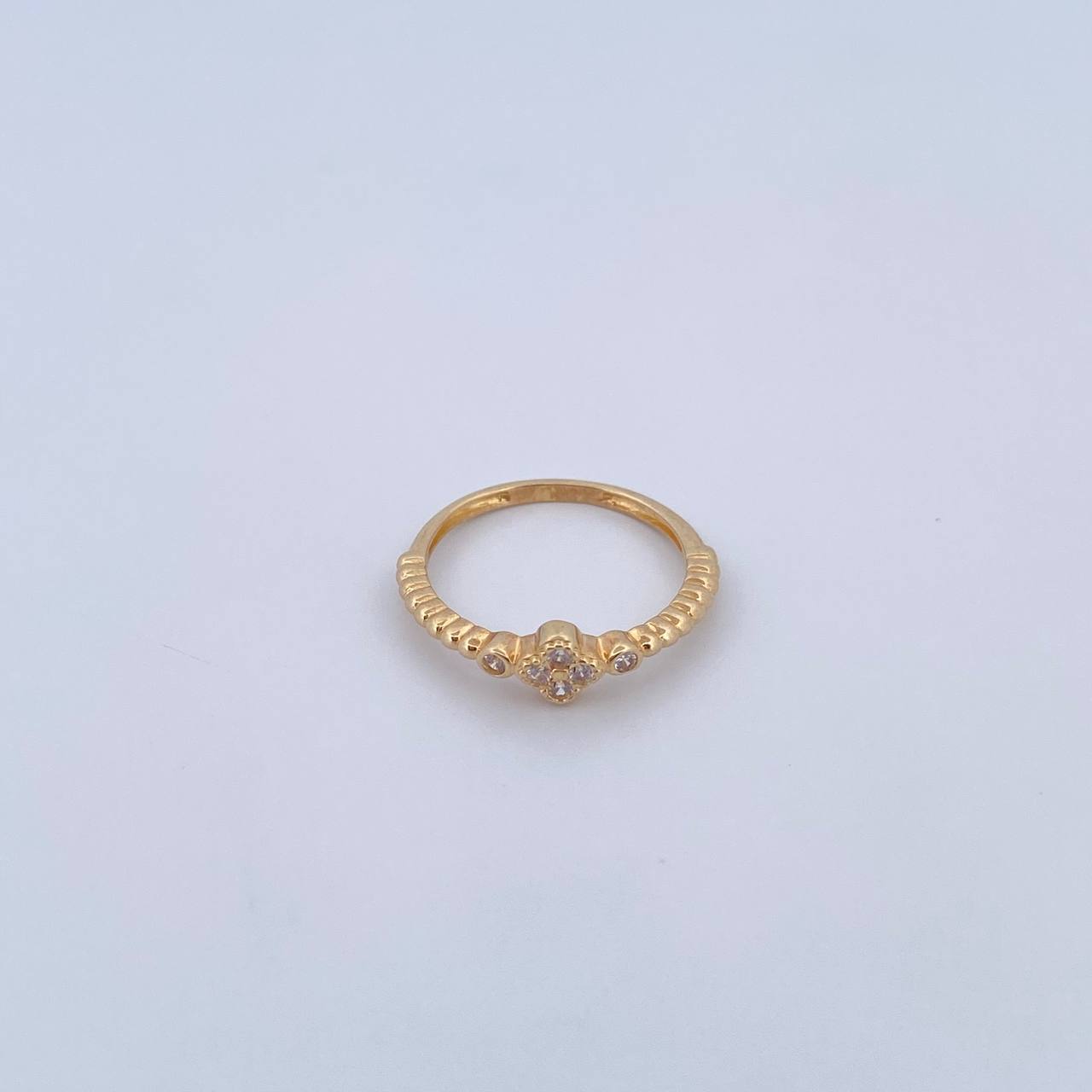 Anillo Trebol Esferas 1.75gr / T5 1/4 / Circones Blancos Oro Amarillo 18K $
