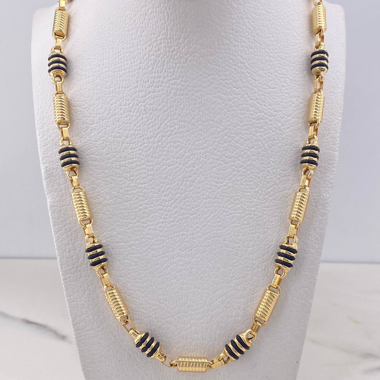 Cadena Rustica 24.2gr / 65cm / 6.17mm Cilindro Rayado Cauchos Negros Oro Amarillo 18K $