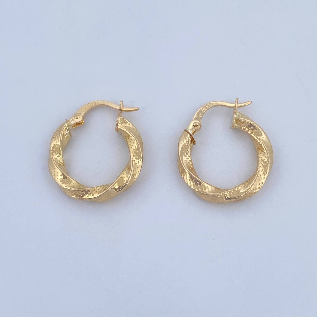 Candongas Tori 1.95gr / 2cm / Punteadas Oro Amarillo 18K &