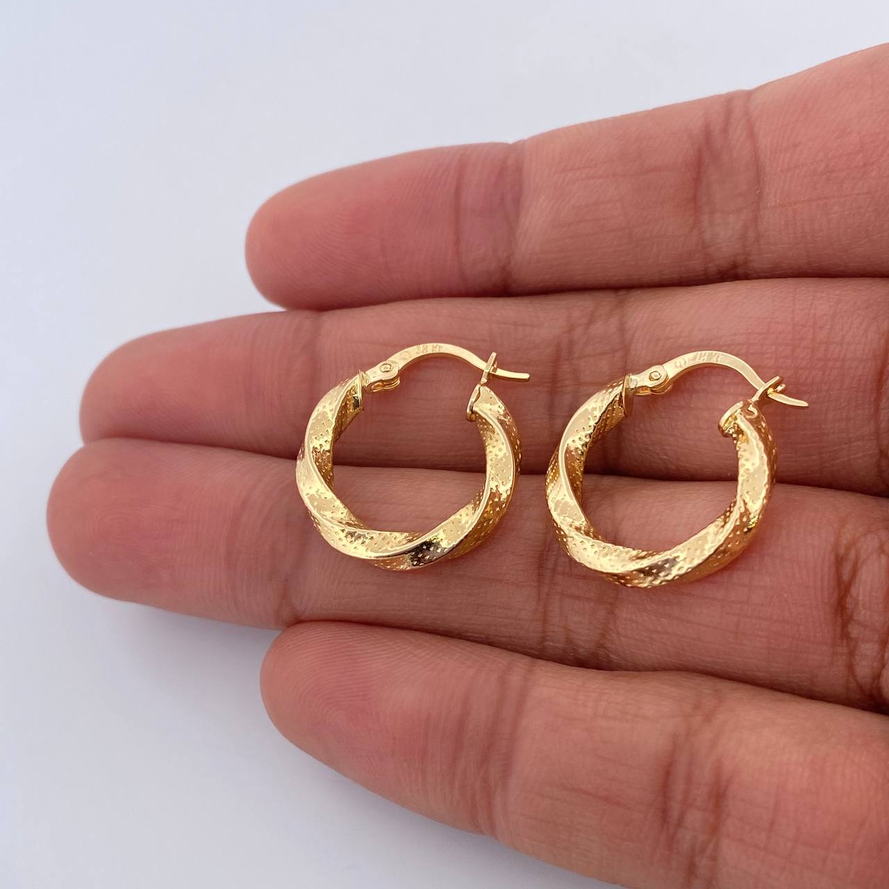 Candongas Tori 1.95gr / 2cm / Punteadas Oro Amarillo 18K &