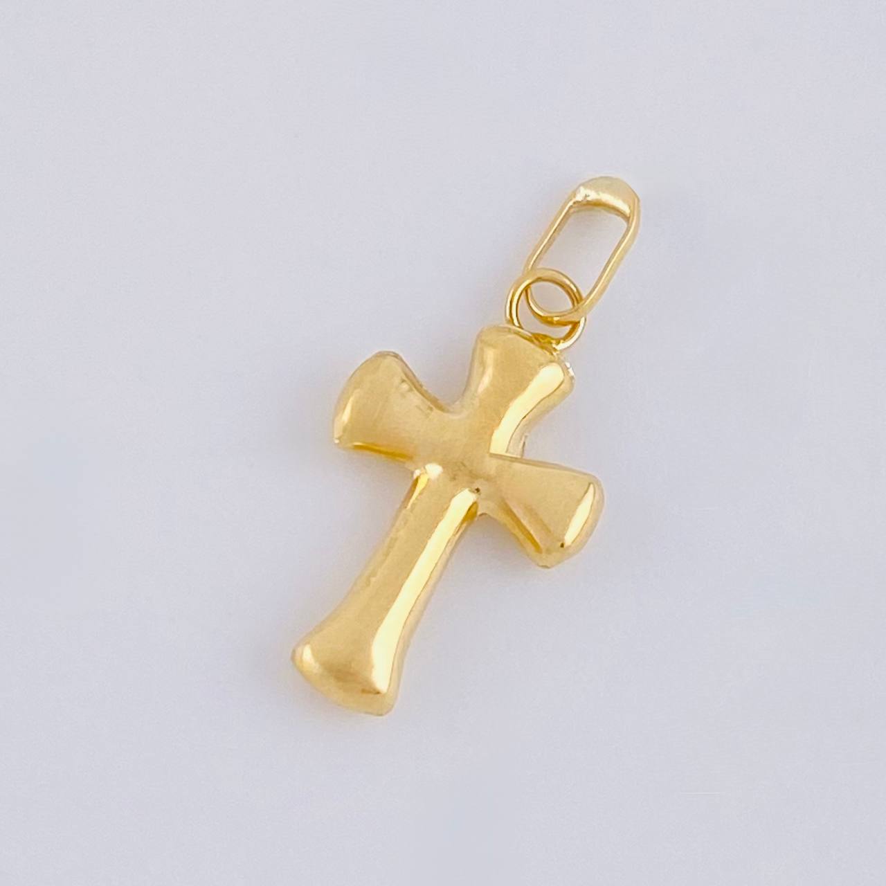 Dije Cruz Puntas Curvas 0.4g / 1.9cm Oro Amarillo 18K