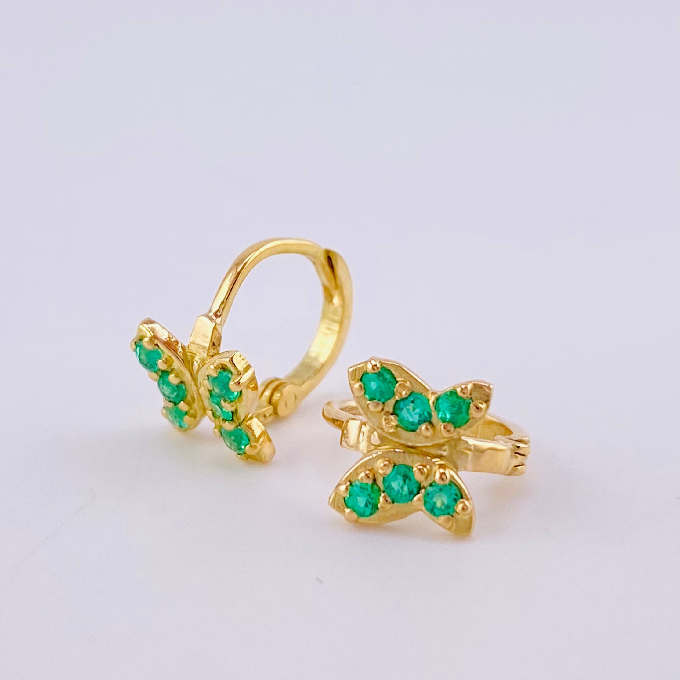 Candongas Mariposa 18 Pts Esmeralda 1.65 g / 1 cm Oro Amarillo 18K