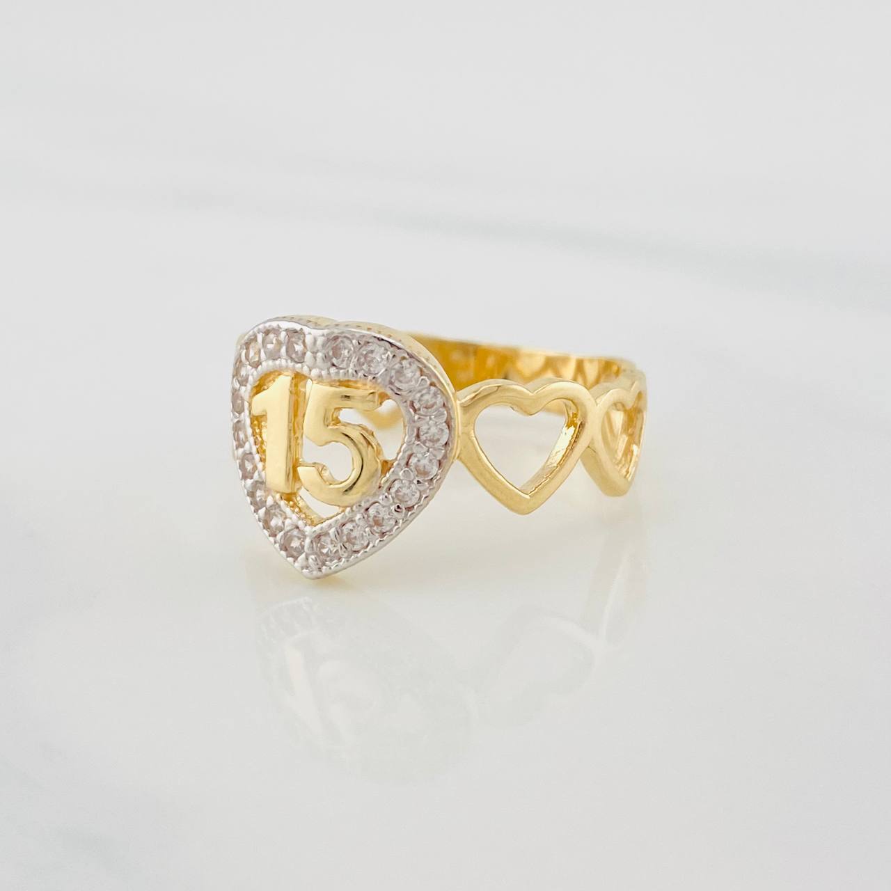 Anillo 15's Corazones 3g / T6 1/2 Dos Oros Amarillo Blanco 18K