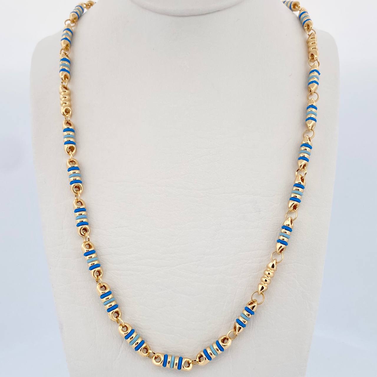 Cadena Rustica Barril 14.25gr / 61.6cm / 4.1mm Cauchos Azules Oro Amarillo 18K $