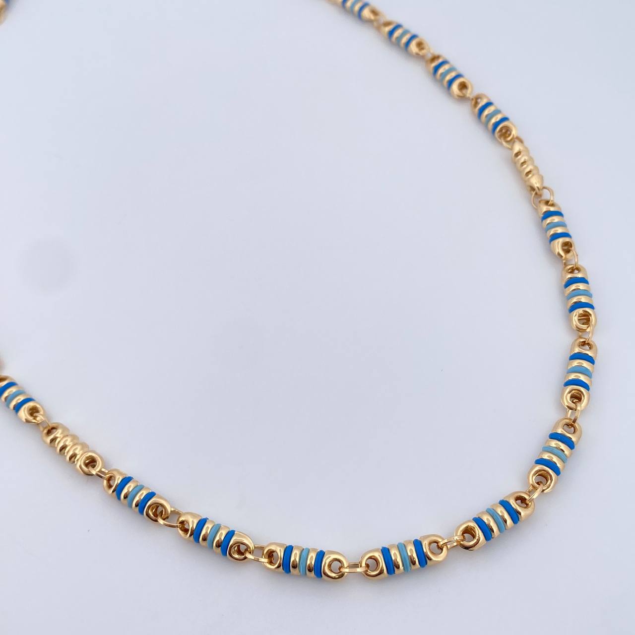 Cadena Rustica Barril 14.25gr / 61.6cm / 4.1mm Cauchos Azules Oro Amarillo 18K $