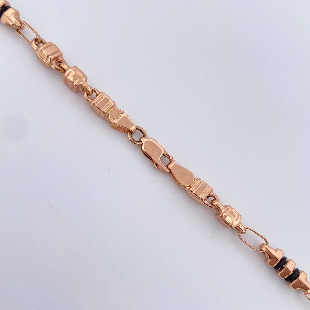 Cadena Rustica Cubos 16.35gr / 61cm / 4.3mm Cauchos Negros Oro Rosa 18K $