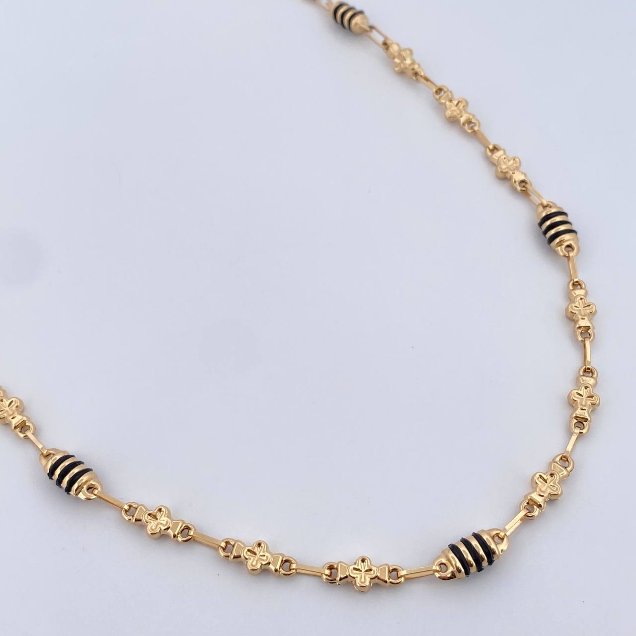 Cadena Rustica Barril Trebol 11.1gr / 61.2cm / 4.8mm Cauchos Negros Oro Amarillo 18K $