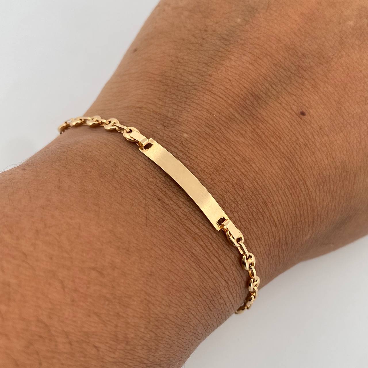 Pulso Bebé GC 1.7gr / 14.5cm / 3.8mm Placa Rectangular Curva Oro Amarillo 18K $