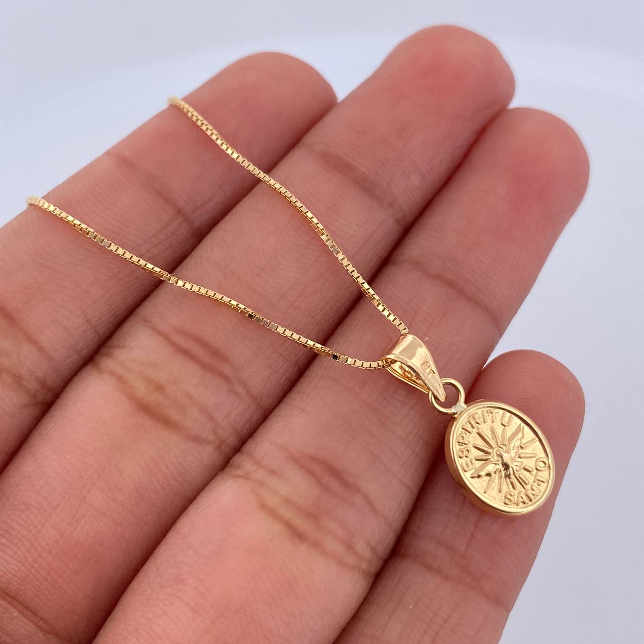 Set Cadena Veneciana 1.8gr / 45cm / 0.4mm + Dije Espiritu Santo 0.5gr / 1.7cm Troquelado Oro Amarillo 18K (Oferta) $