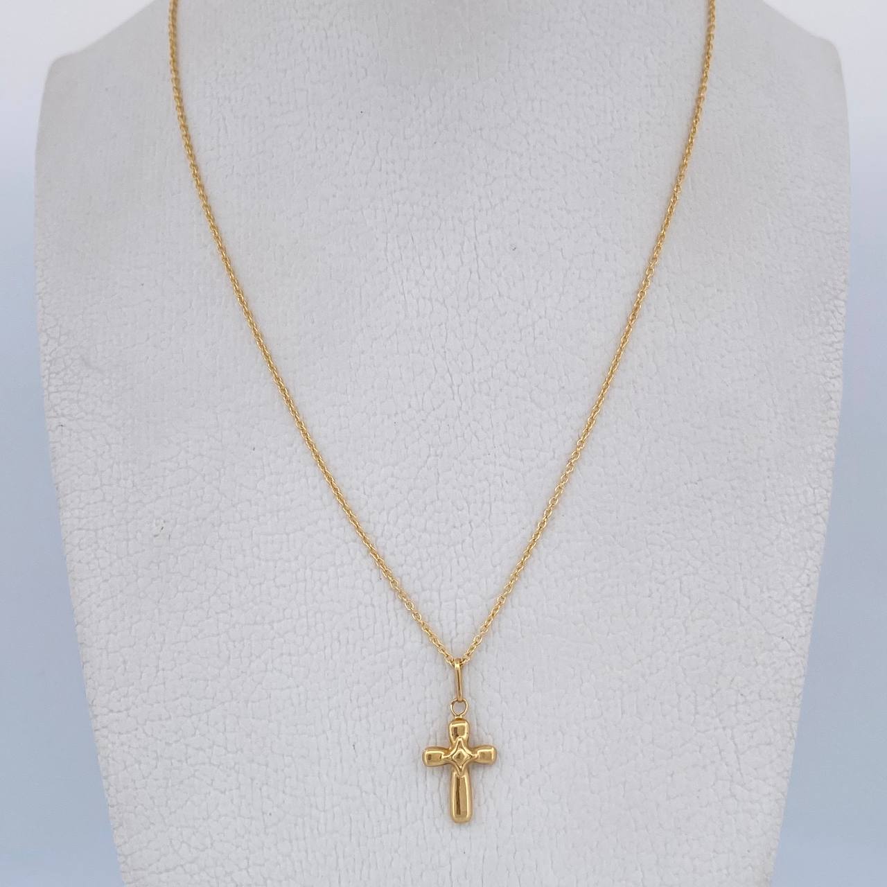 Set Cadena Aro Seguido 1.4gr / 45cm / 0.8mm + Dije Cruz Doble Rombo 0.4gr / 1.8cm Troquelado Oro Amarillo 18K (Oferta) $