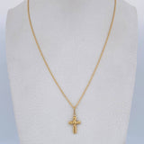 Set Cadena Aro Seguido 1.4gr / 45cm / 0.8mm + Dije Cruz Doble Rombo 0.4gr / 1.8cm Troquelado Oro Amarillo 18K (Oferta) $