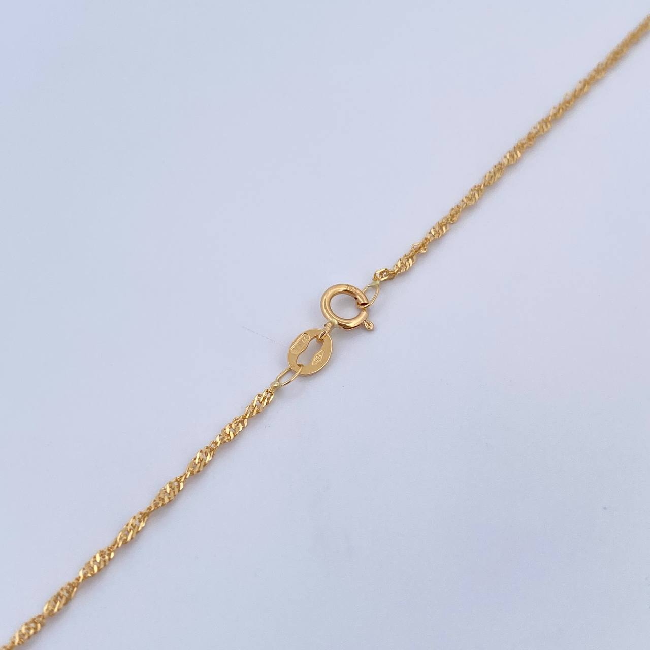 Set Cadena Singapur 1.35gr / 45.5cm / 0.7mm + Dije Oso 0.35gr / 1.3cm Troquelado Oro Amarillo 18K (Oferta) $