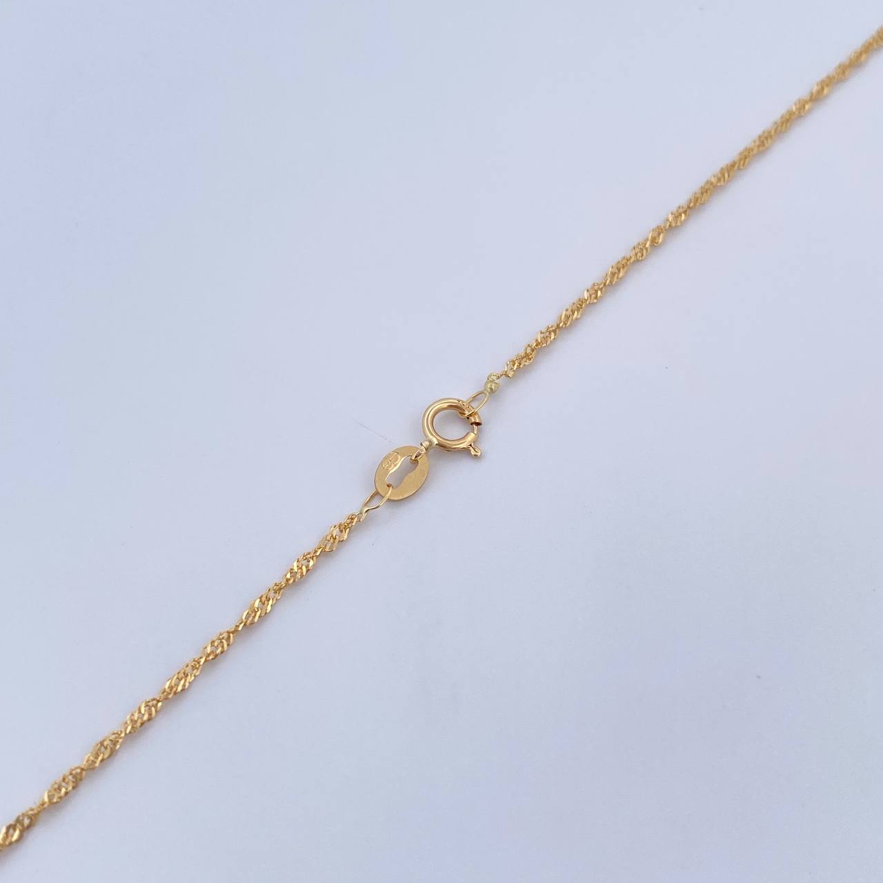 Set Cadena Singapur 1.45gr / 45.3cm / 0.9mm + Dije Delfin 0.45gr / 1.6cm Troquelado Oro Amarillo 18K (Oferta) $