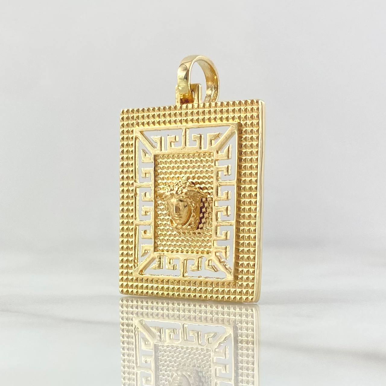 Dije Medusa Texturizado 7.45gr / 4cm / Oro Amarillo 18K