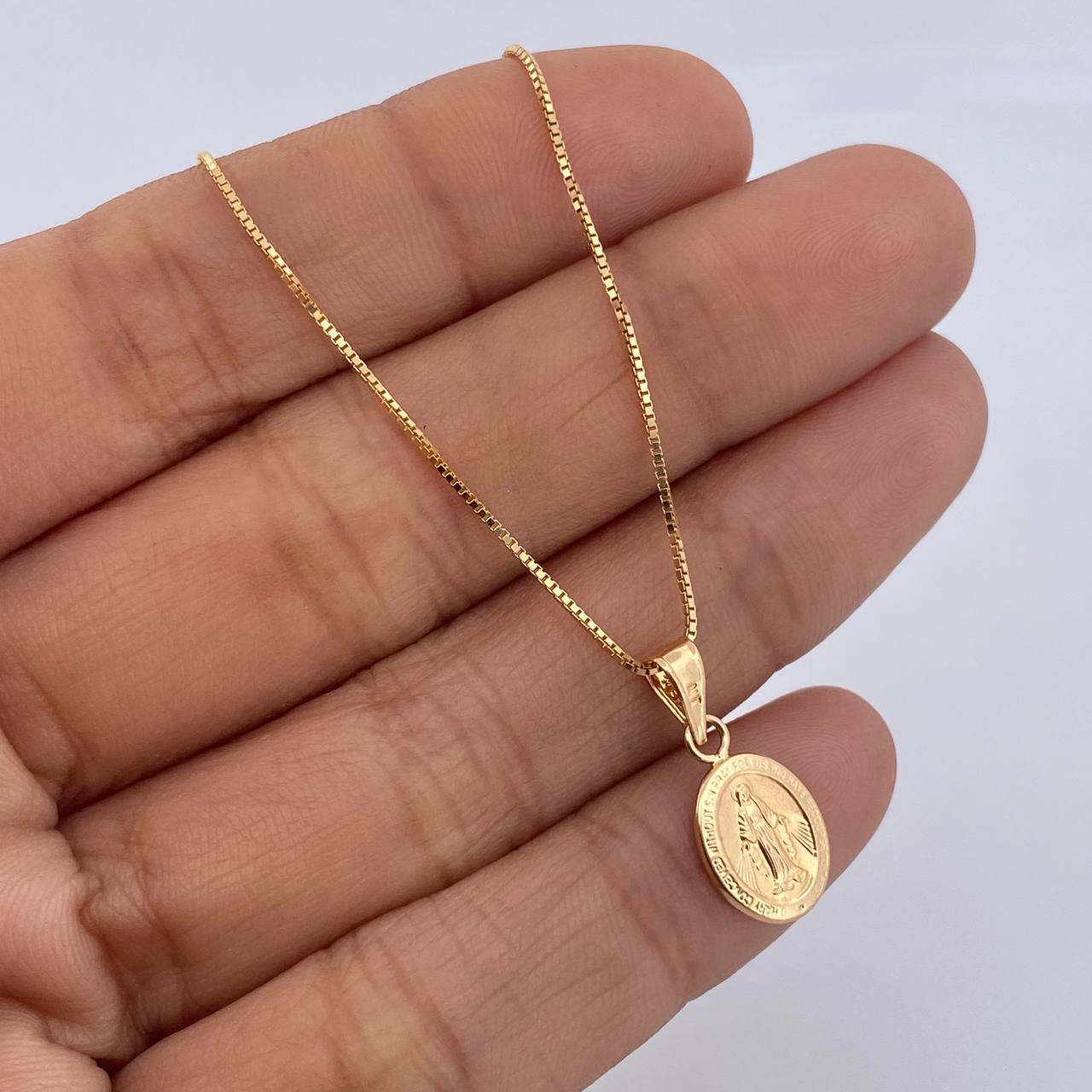 Set Cadena Veneciana 1.75gr / 45cm / 0.6mm + Dije Virgen Milagrosa 0.5gr / 1.8cm Troquelada  Oro Amarillo 18K (Oferta) &