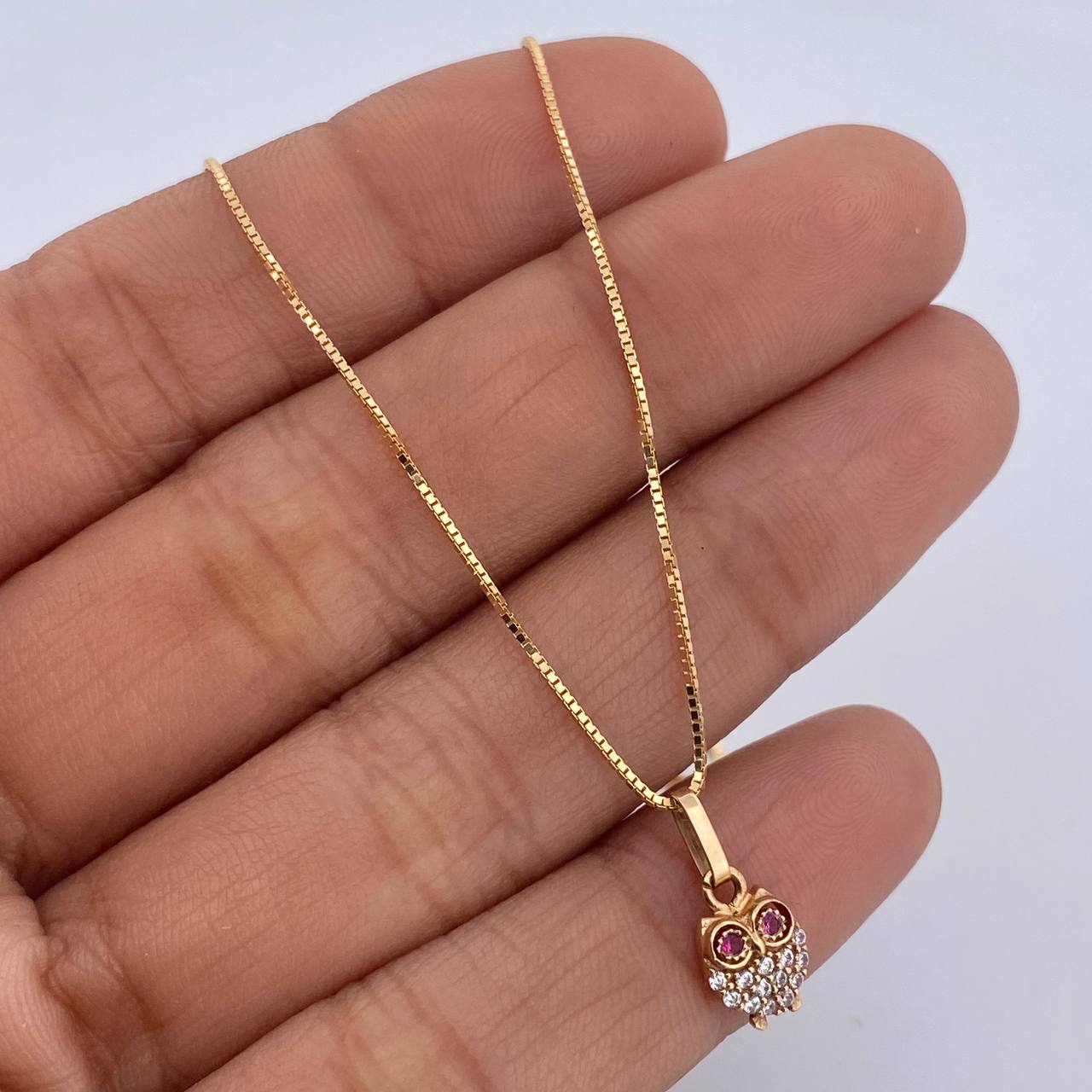 Set Cadena Veneciana 1.8gr / 45cm/0.6mm + Dije Buho 0.5gr / 1.3cm Circones Blancos Fucsias Dos Oros Amarillo Rosa 18K (Oferta) &