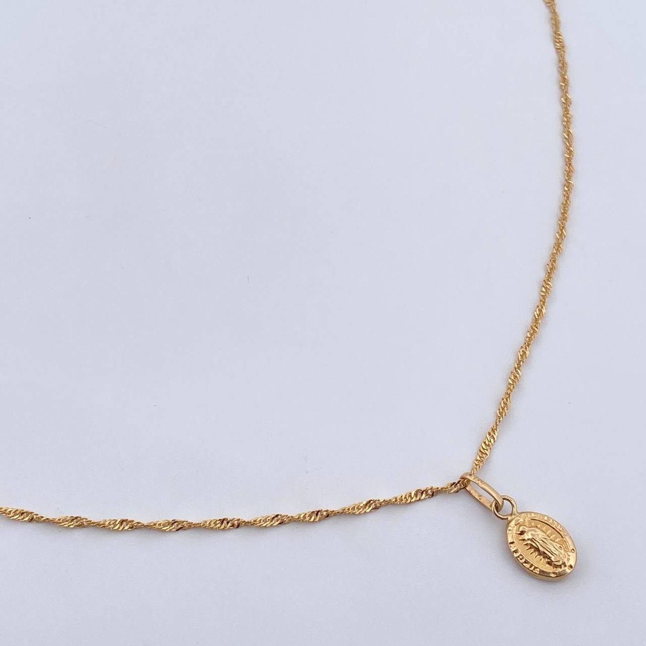 Set Cadena Singapur 1.4gr / 45.cm 1mm + Dije Virgen Guadalupe 0.35 / 1.5cm Troquelado Oro Amarillo 18K (Oferta) &