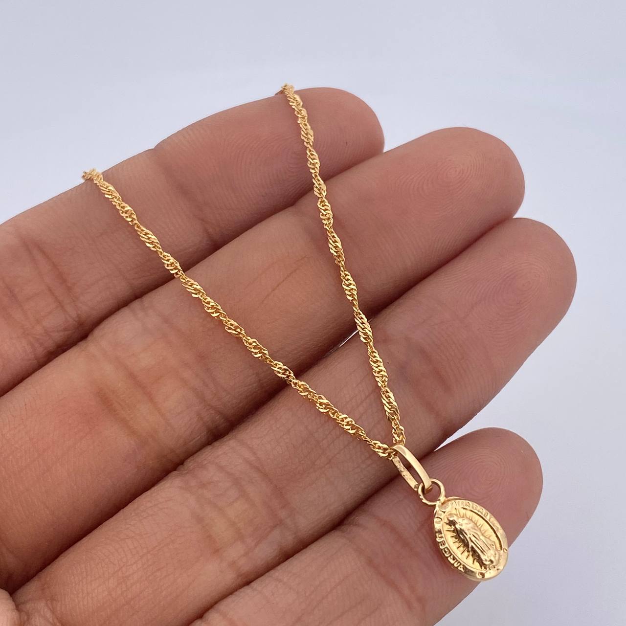 Set Cadena Singapur 1.4gr / 45.cm 1mm + Dije Virgen Guadalupe 0.35 / 1.5cm Troquelado Oro Amarillo 18K (Oferta) &