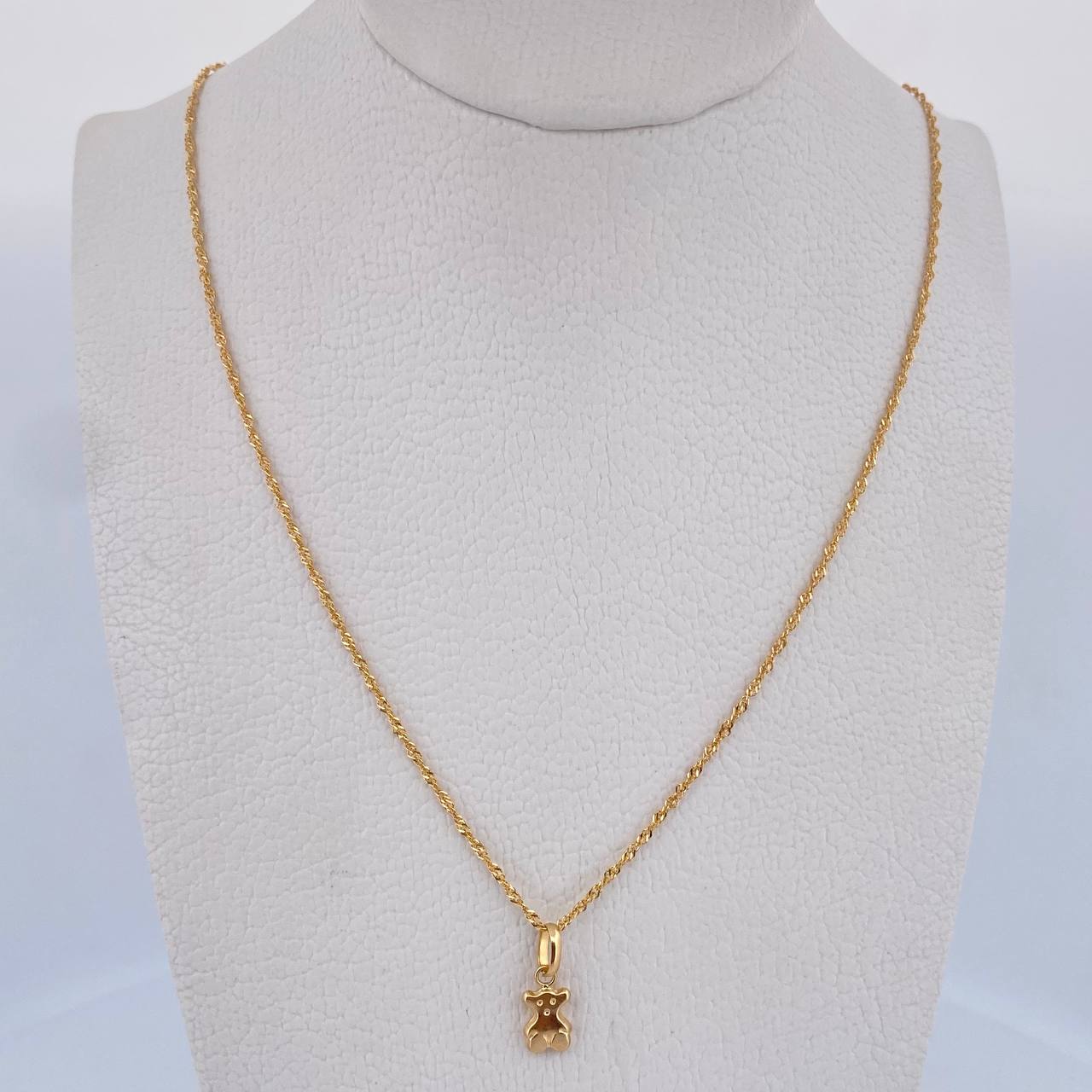 Set Cadena Singapur 1.4gr / 44.4cm / 1mm + Dije Oso TS 0.35 / 1.4cm Troquelado  Oro Amarillo 18K (Oferta) &