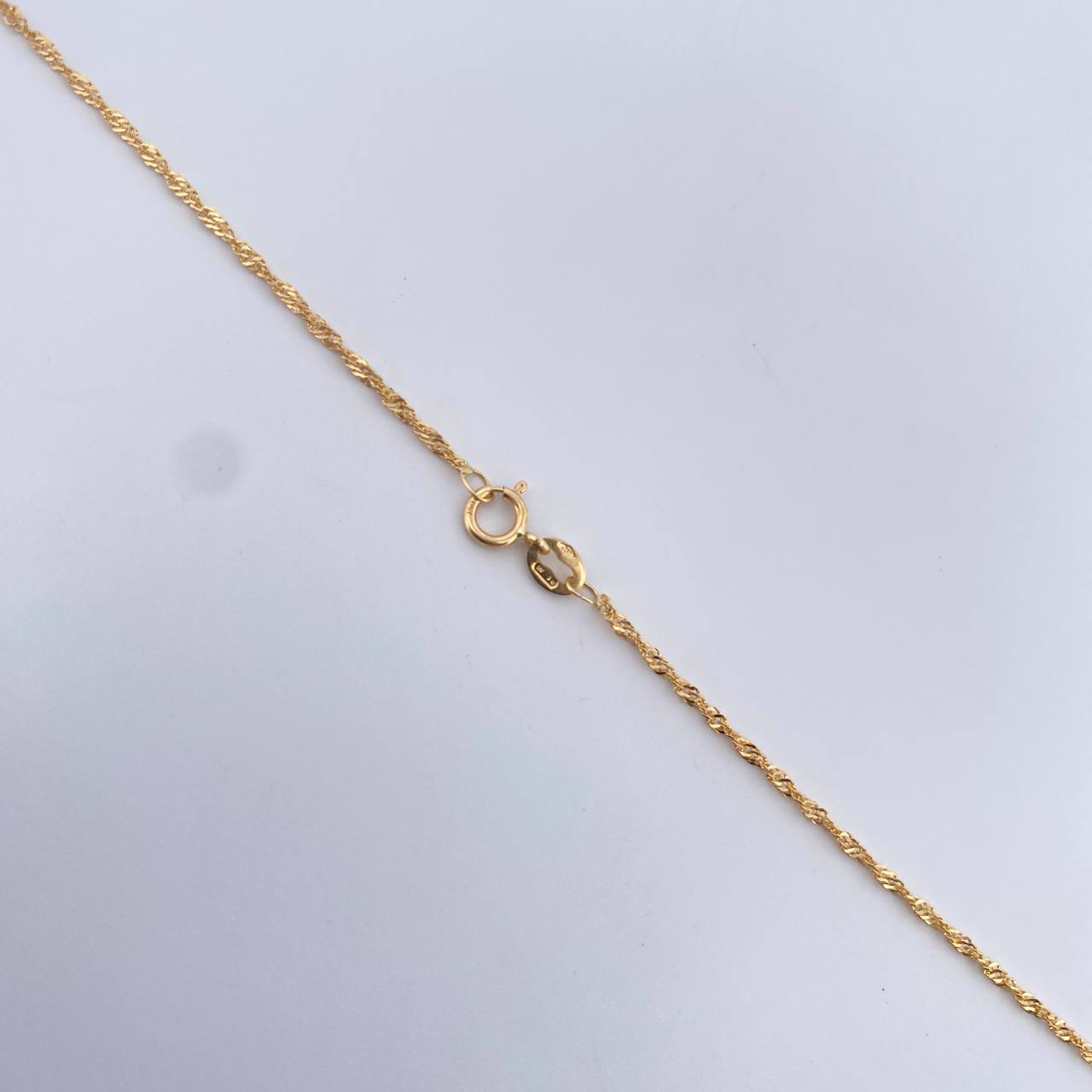 Set Cadena Singapur 1.4gr / 45cm / 1mm + Dije Grano Café 0.35gr / 1.5cm Troquelado Oro Amarillo 18K (Oferta) &