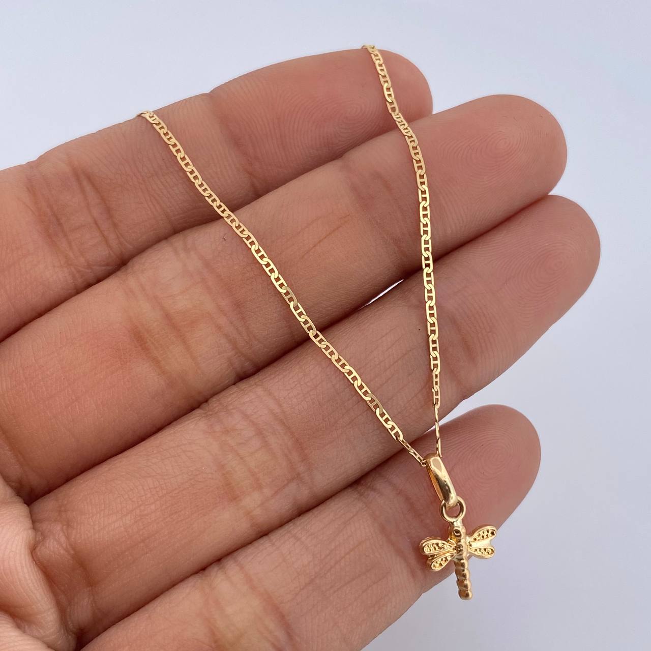 Set Cadena Escalera 1.4gr / 45.6cm / 1mm + Dije Libelula 0.4gr / 1.5cm Troquelado Oro Amarillo 18K (Oferta) &