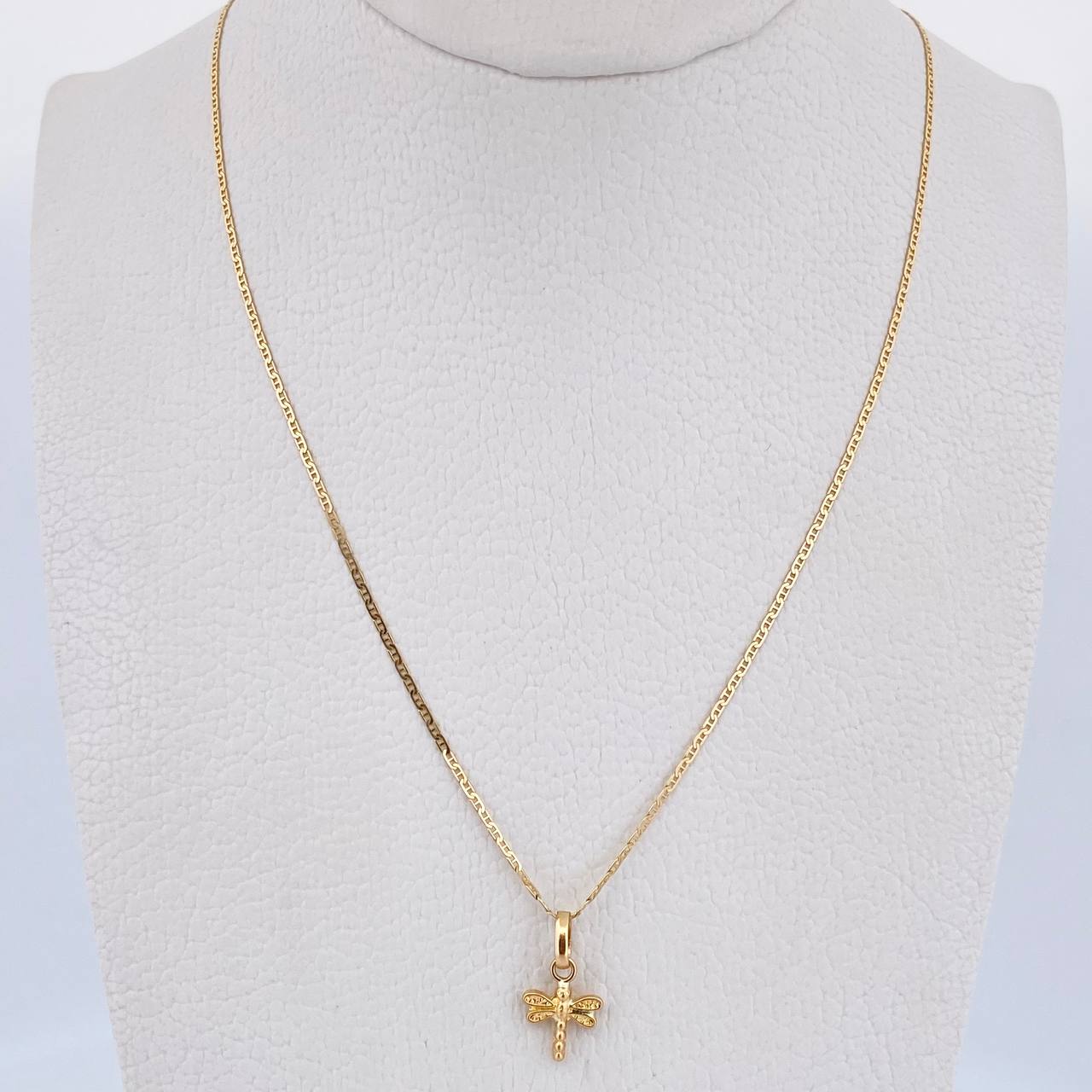 Set Cadena Escalera 1.4gr / 45.6cm / 1mm + Dije Libelula 0.4gr / 1.5cm Troquelado Oro Amarillo 18K (Oferta) &