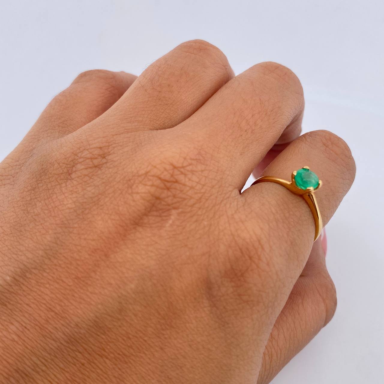 Anillo Solitario Rendondo 2.3gr / T6 1/4 / Esmeralda 50 Pts Oro Amarillo 18K (Joya) &