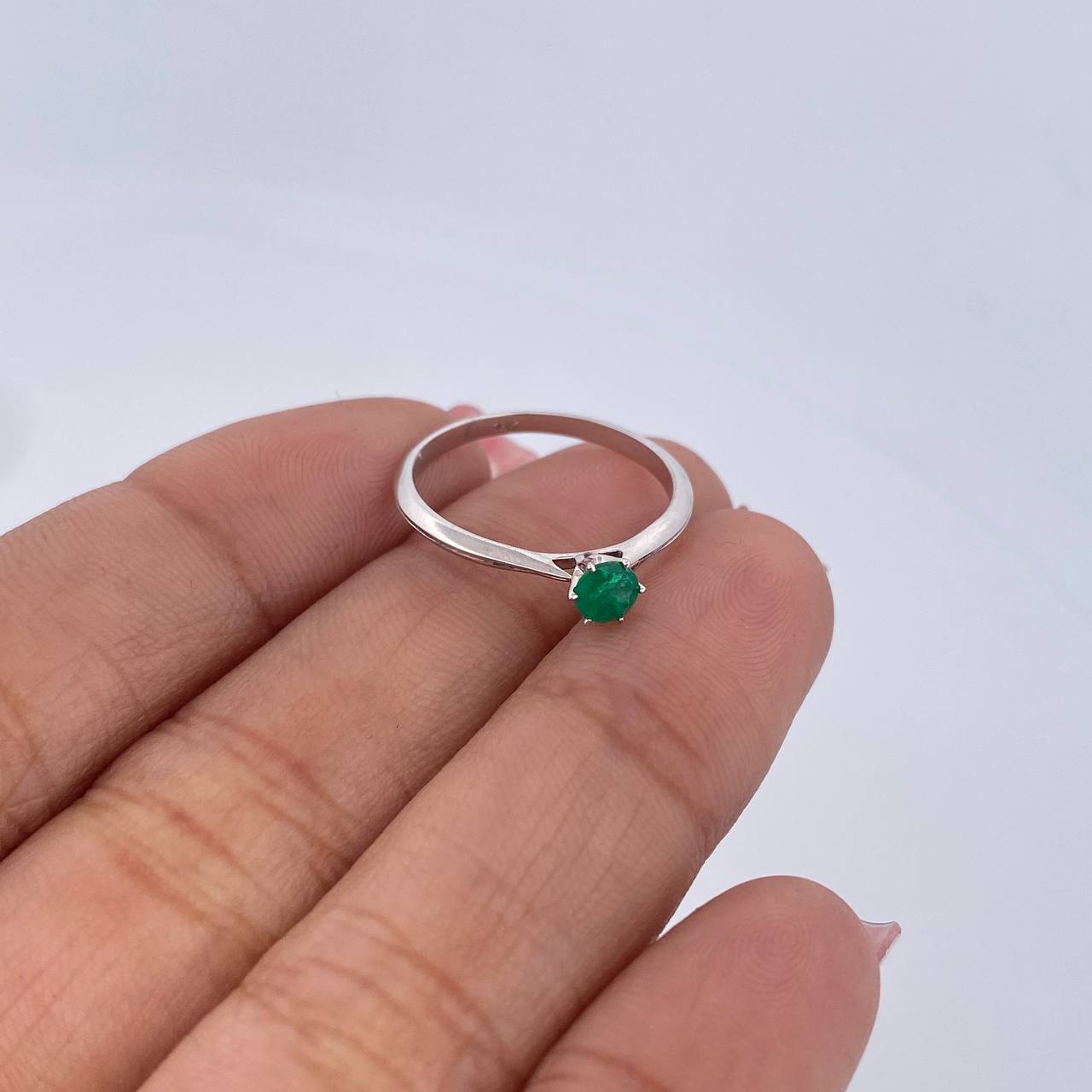 Anillo Solitario Redondo 1.5gr / T5 1/2 / Esmeraldas 19 Pts Oro Blanco 18K (Joya) &